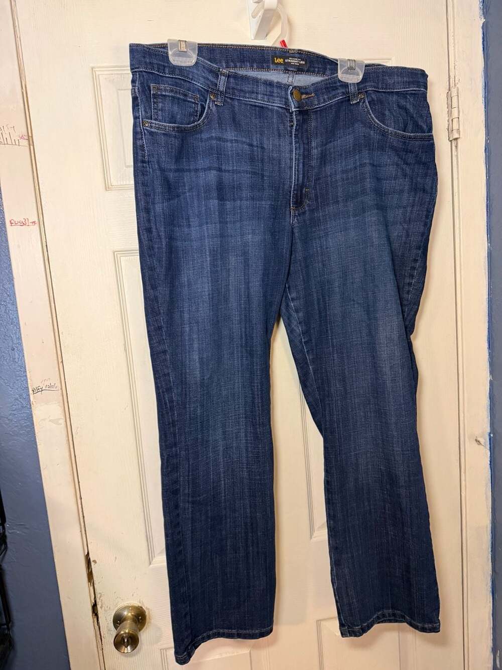 Lee Relaxed Fit Straight Leg Jeans Mid Rise Size 26W Medium Wash Denim 18Short